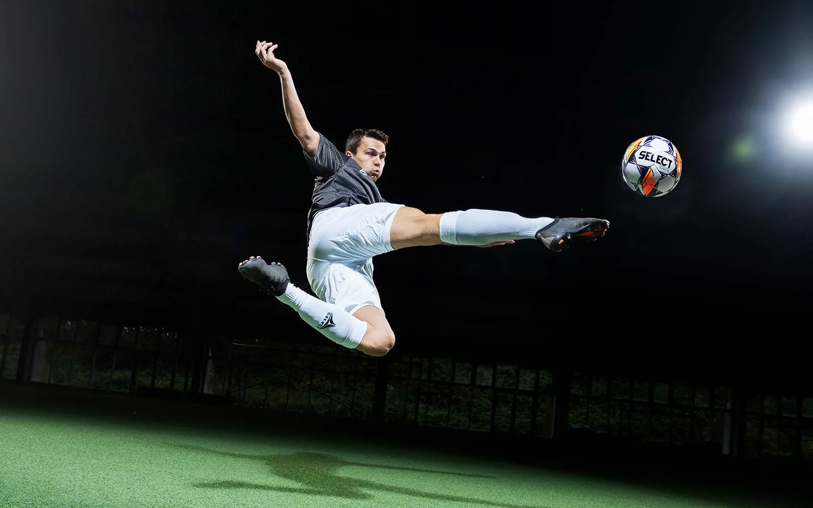 乐部财务危 乐部财务危