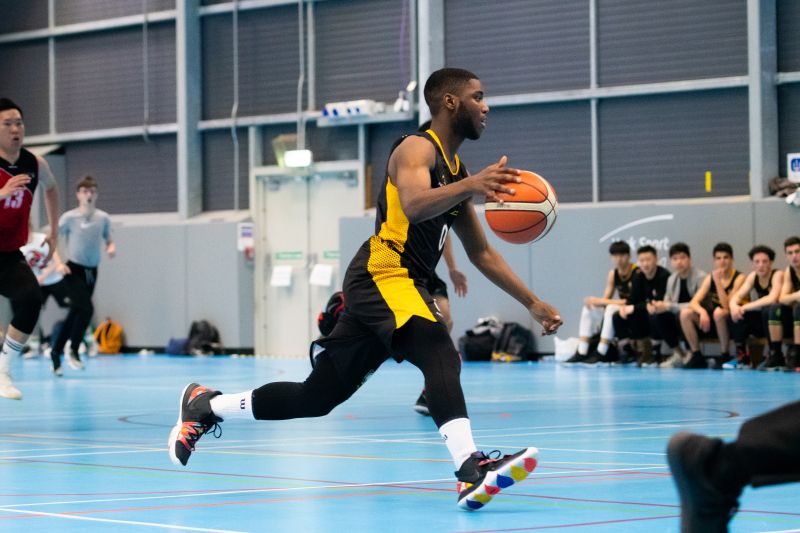 神和比赛中 神和比赛中