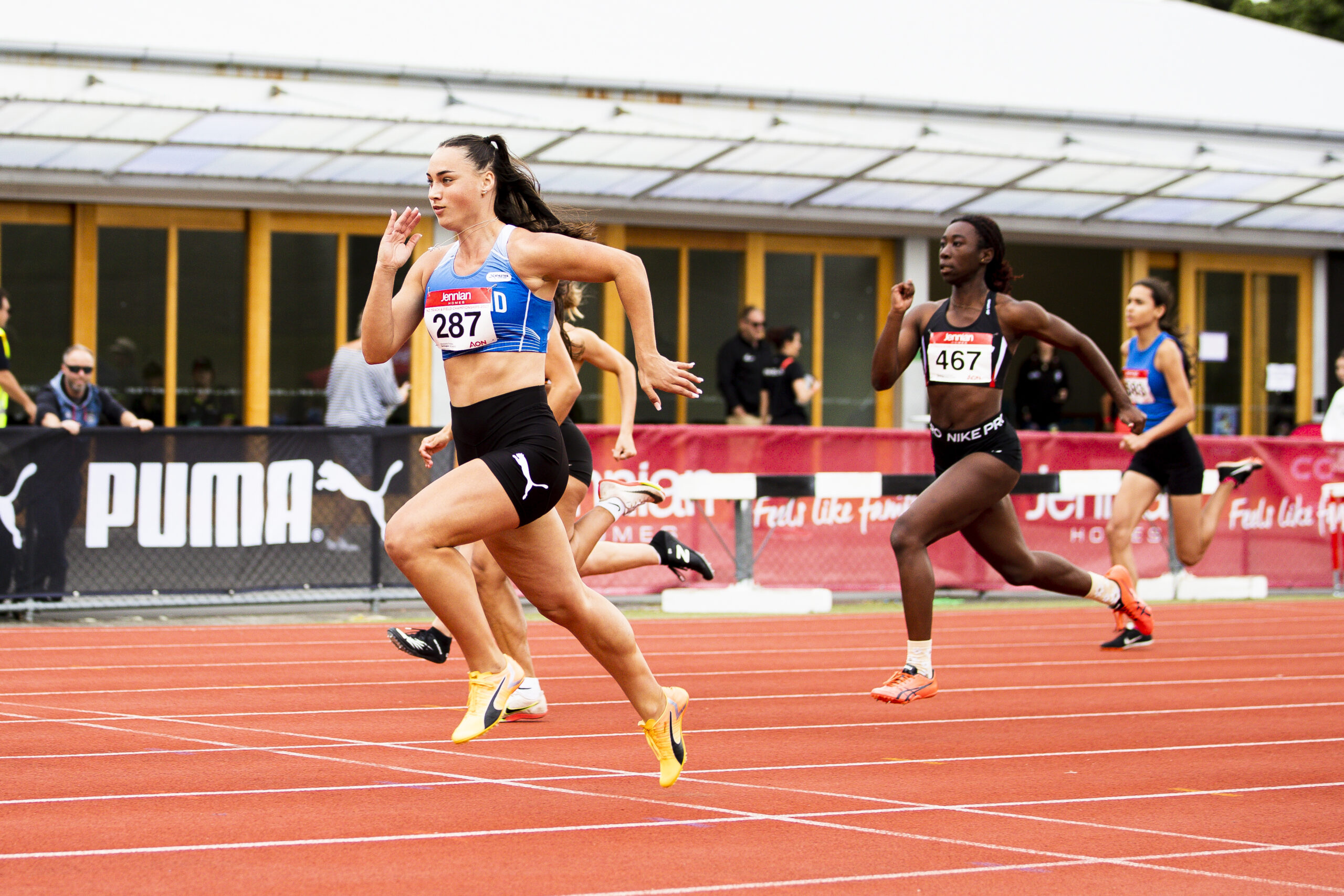 員拼盡全力 員拼盡全力